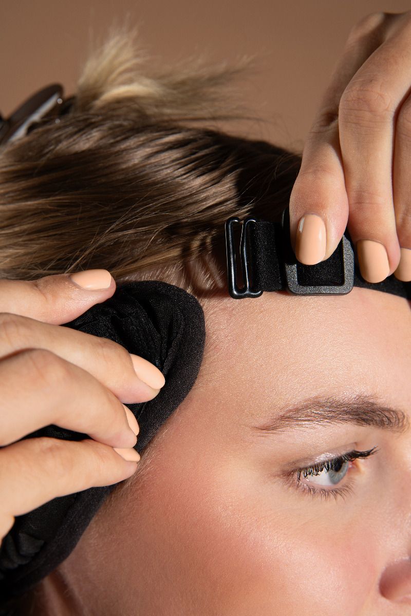 Die Luxury Crown Cap wird aufgesetzt