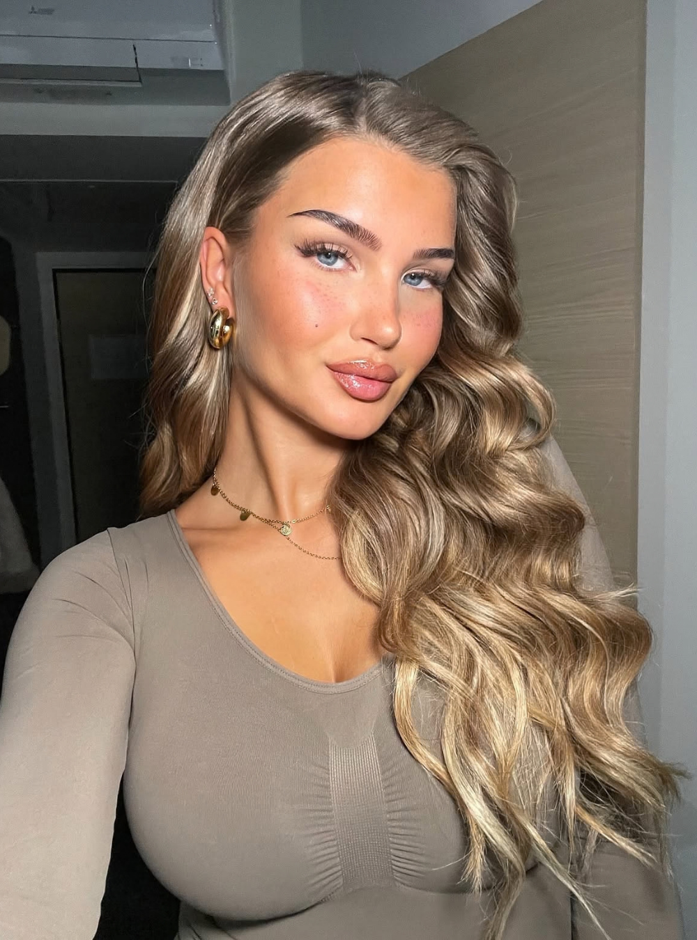 Lang blond balayage haar met golven