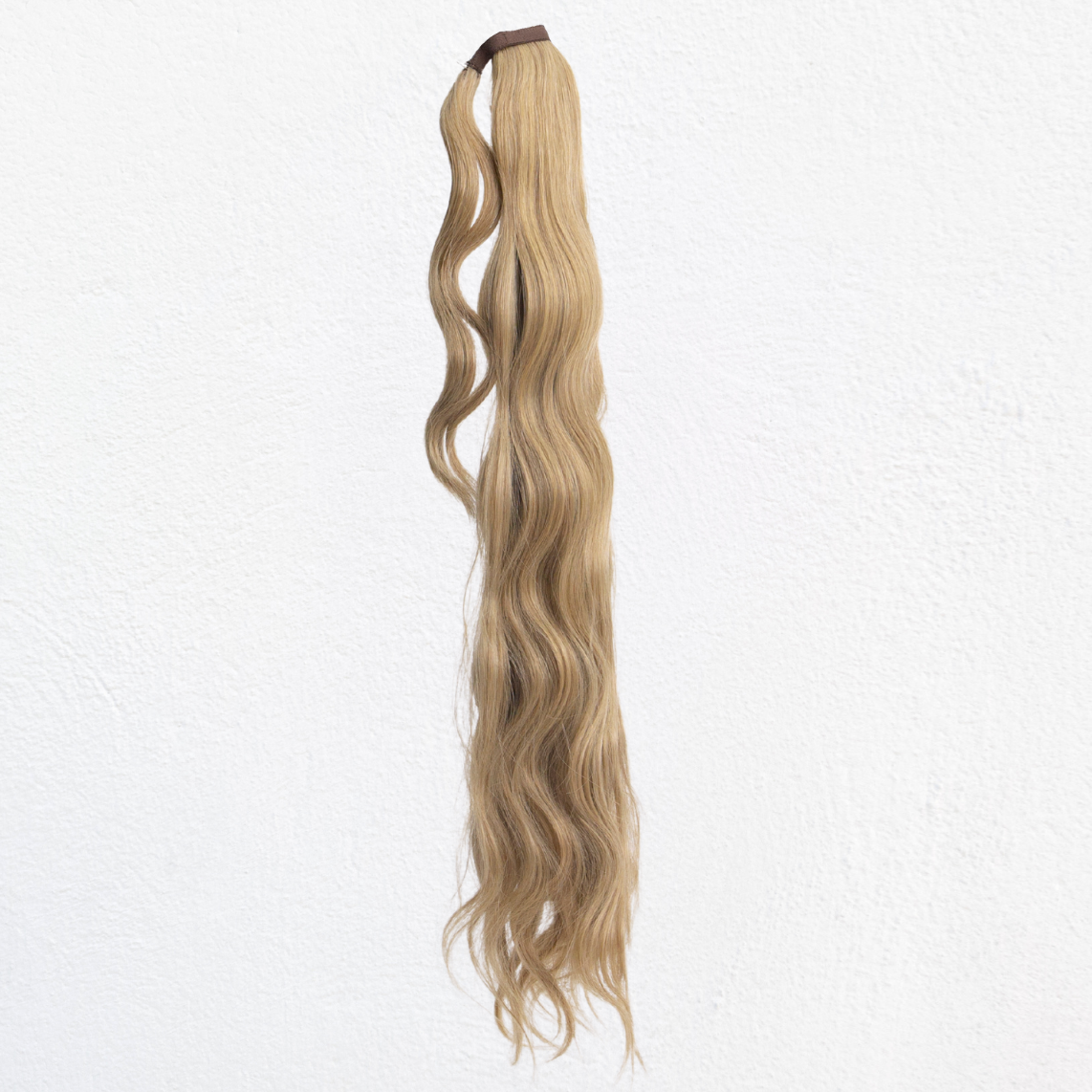 The Hollywood Ponytail Butterscotch Blonde – honingblonde ponytail extension, 220 gram, 26", synthetisch haar (detail)
