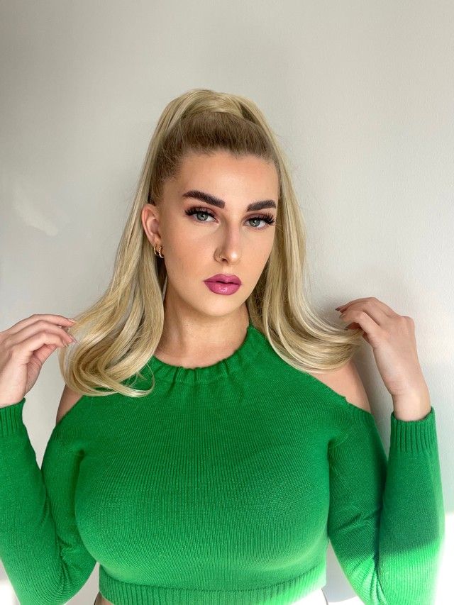 The Glam Ponytail Blondie Beige – beige blonde ponytail extension, 190 grams, 18", synthetic hair (detail)