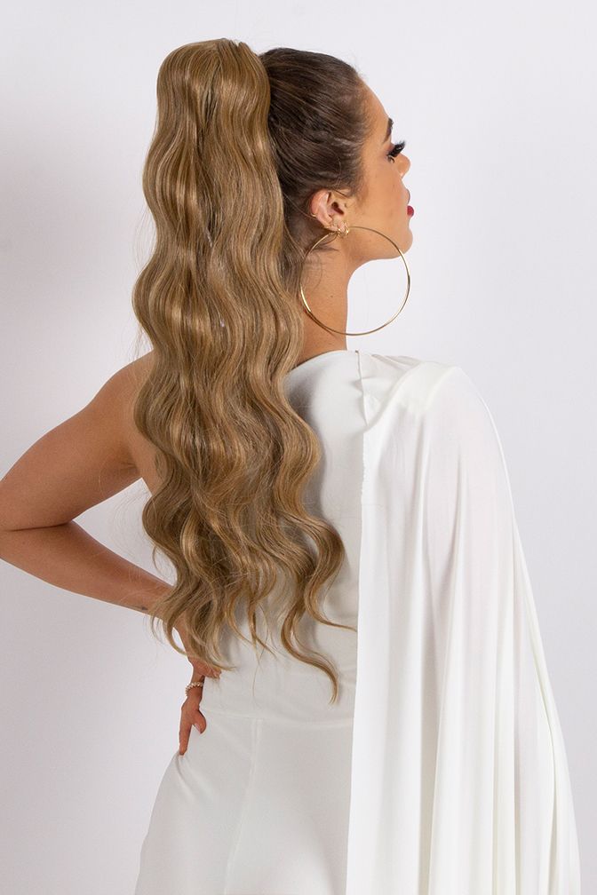 The Hollywood Ponytail Hazel Blonde – dark blonde ponytail extension, 220 grams, 26", synthetic hair (detail)
