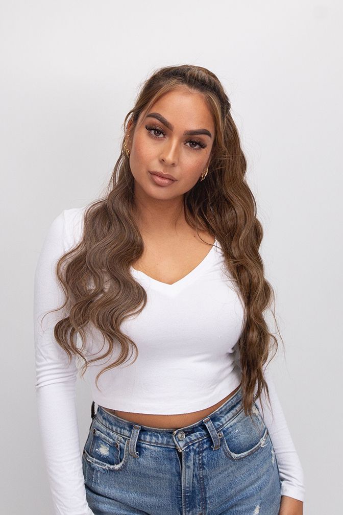 The Hollywood Ponytail Latte Brown – brown highlights ponytail extension, 220 grams, 26", synthetic hair (detail)