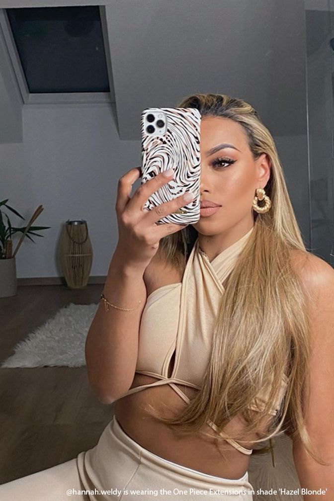 One Piece Extension Hazel Blonde – dark blonde one piece extension, 200 grams, 24", synthetic hair (detail)
