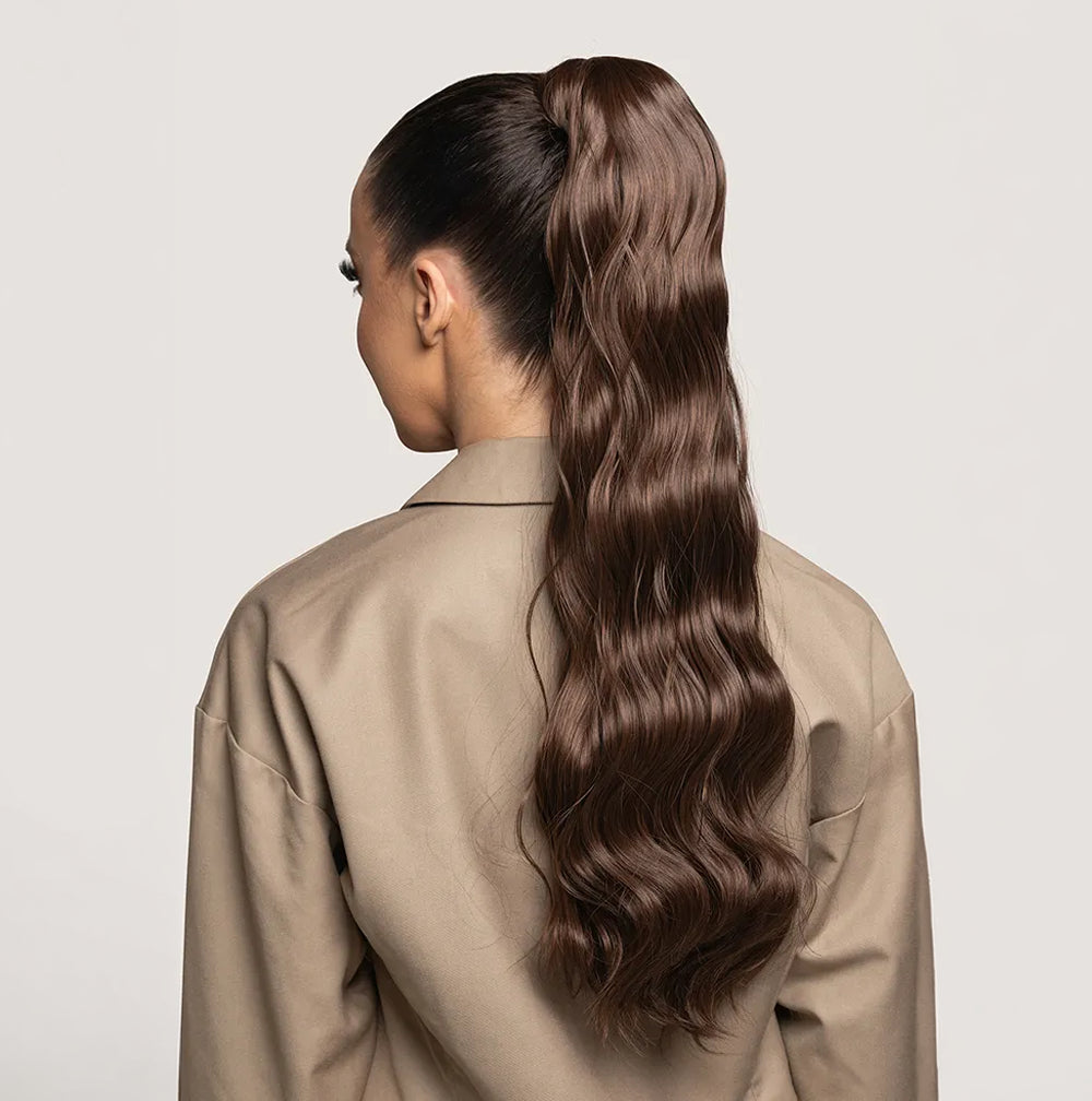 Volle ponytail met een ponytail extension