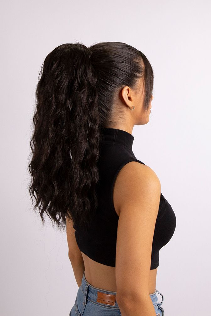 The Wavy Dream Ponytail Black Brown – black-brown ponytail extension, 180 grams, 18", synthetic hair (detail)