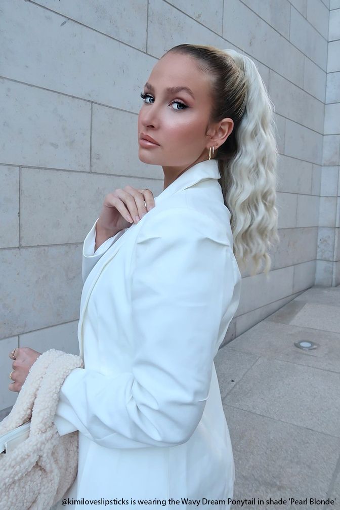 The Wavy Dream Ponytail Pearl Blonde – light blonde ponytail extension, 180 grams, 18", synthetic hair (detail)