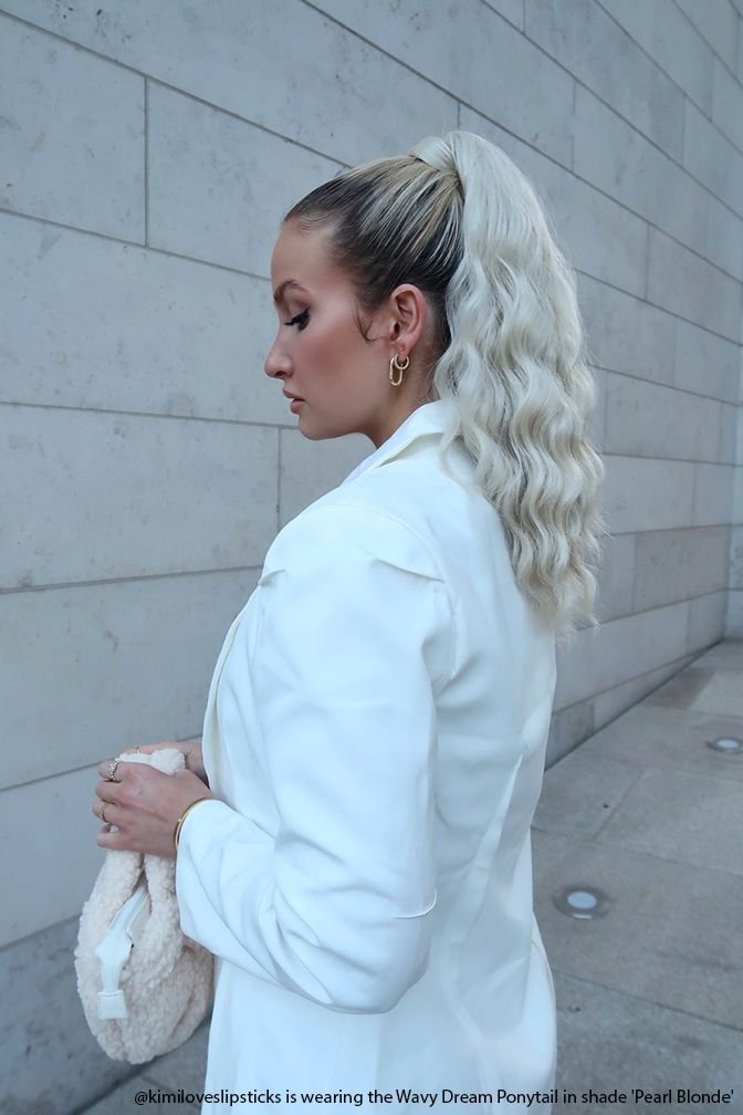 The Wavy Dream Ponytail Pearl Blonde – light blonde ponytail extension, 180 grams, 18", synthetic hair (detail)