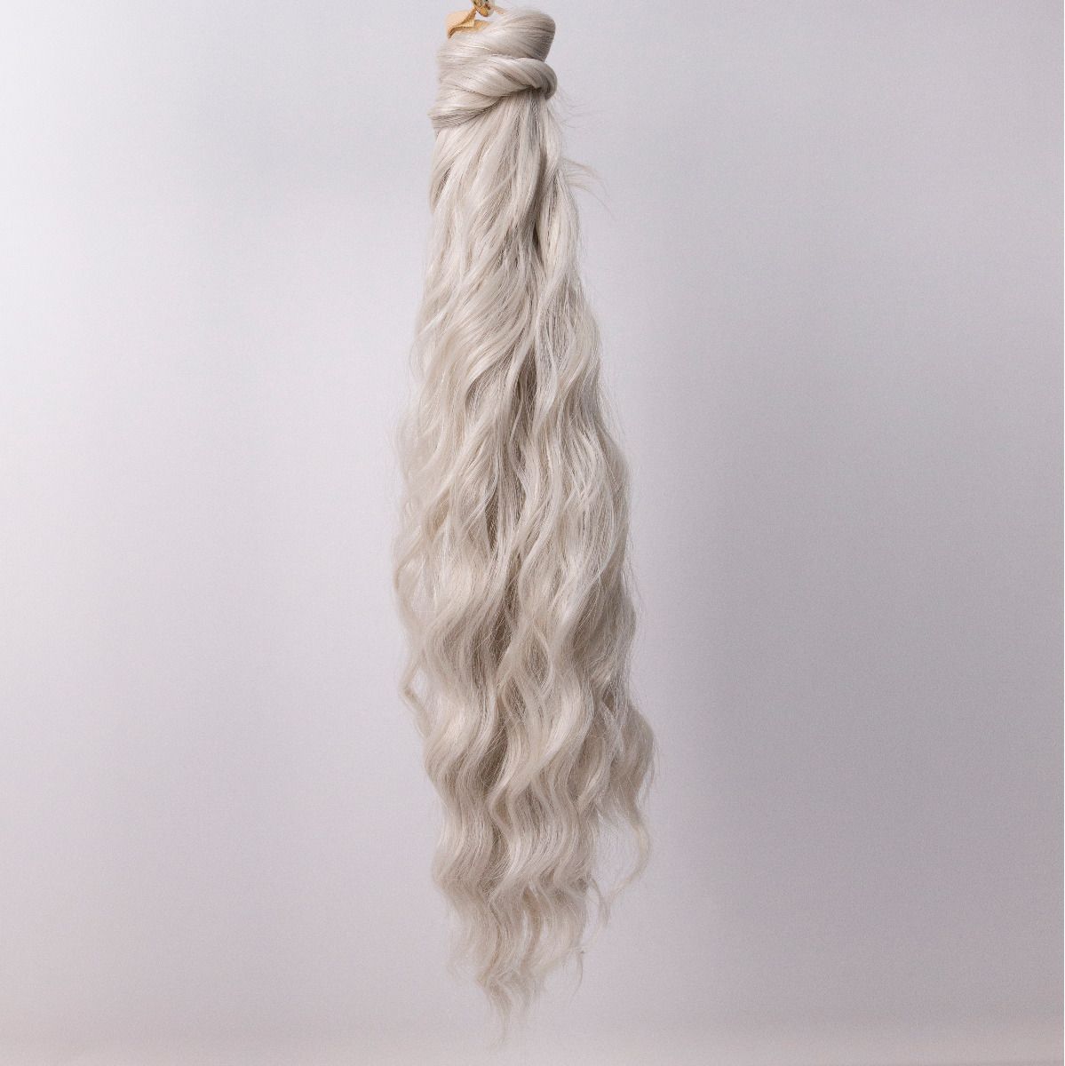 The Wavy Dream Ponytail Platinum Blonde – platinum blonde ponytail extension, 180 grams, 18", synthetic hair (detail)